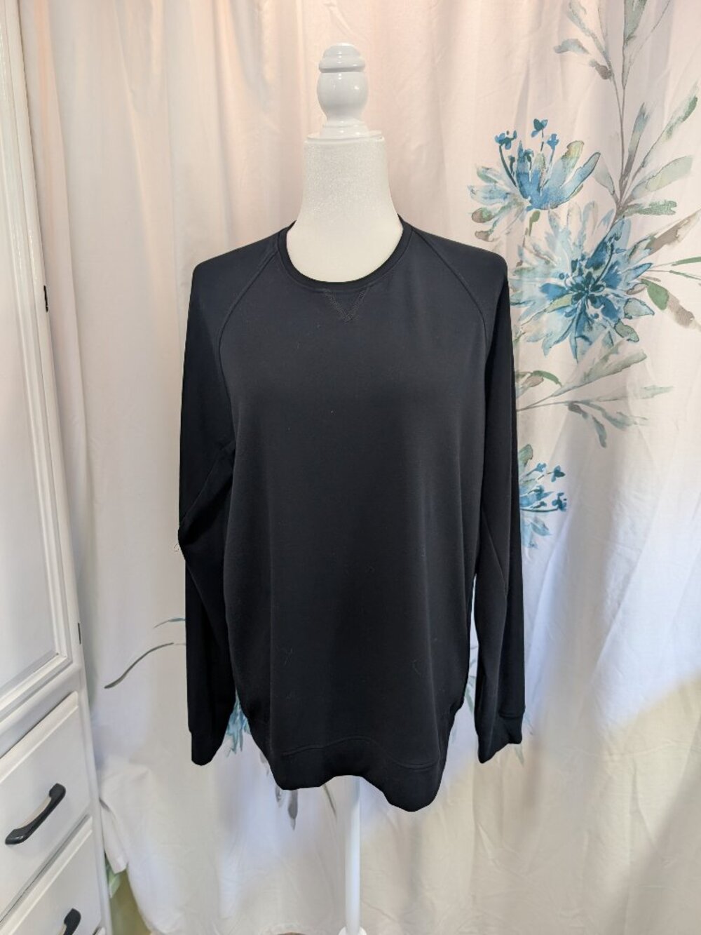 Cozy Earth Ultra-Soft Bamboo Pullover Crew Neck Sweatshirt Black Minimalist